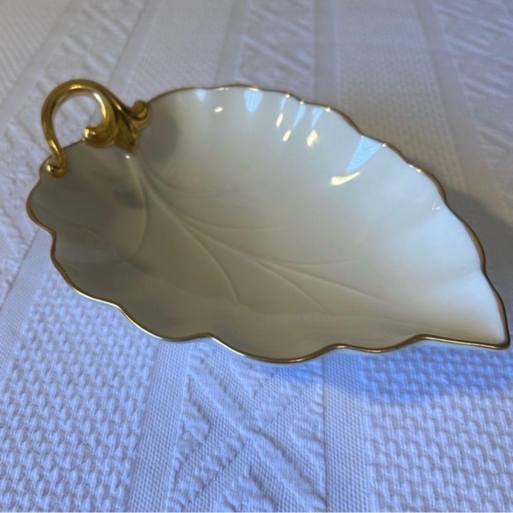 Lenox Porcelain 24K‎ Gold Trimmed Leaf Shaped Tray 7X5
